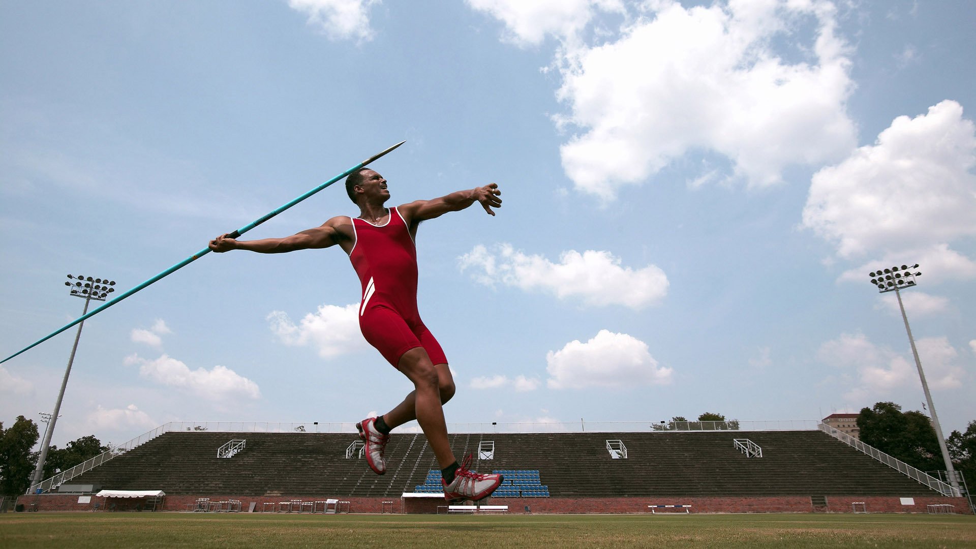 绿色赛场建设：打造零碳排放的F1赛事，3大赛区26个场馆将使用绿色电能